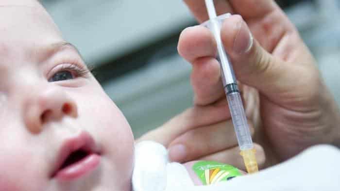 أوروبا تنتفض لإلزام مواطنيها باستخدام اللقاحات الإجبارية