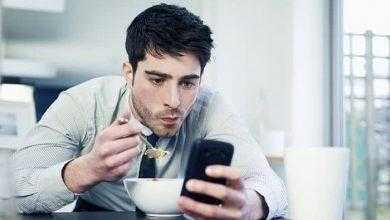 إدمان الهواتف الذكية مرتبط بآلام الرقبة والظهر