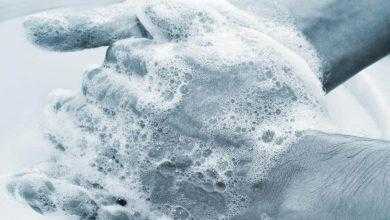 "الشاور جل" لا يقتل البكتريا.. واستعمال الصابون العادى أفضل وسيلة