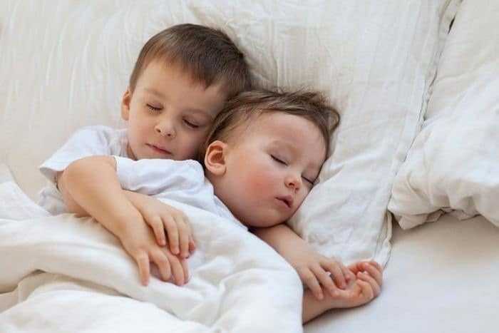 النوم المتقطع يرتبط بزيادة معدل البدانة في الأطفال