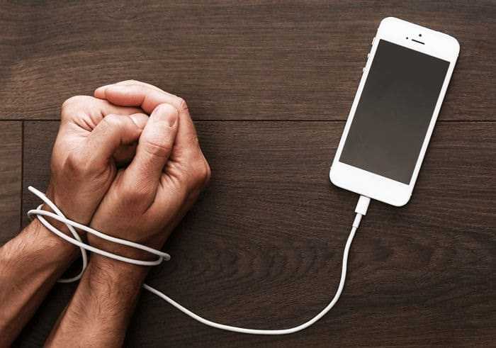 الهواتف الذكية قد تُسبب الإدمان تماماً كالمخدرات! الهواتف الذكية قد تُسبب الإدمان تماماً كالمخدرات!