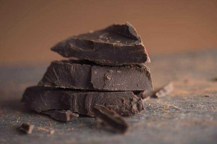 دراسة تناول الشوكولاتة الداكنة يُخفف من حدة التوتر والالتهاب