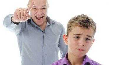 رعاية الآباء الزائدة لأبنائهم .. عندما يتغلب ضرر الشيء على نفعه