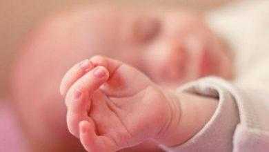 لأول مرة في العالم ... ولادة طفل من رحم مزروع من أم متوفية