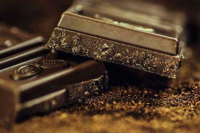 الشوكولاتة الداكنة يوميًا يحسن ضغط الدم