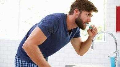 دراسة: تنظيف الأسنان بانتظام يؤخر تطور مرض ألزهايمر!