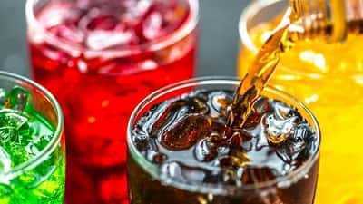 هل توجد علاقة بين تناول المشروبات السكرية والإصابة بالسرطان ؟