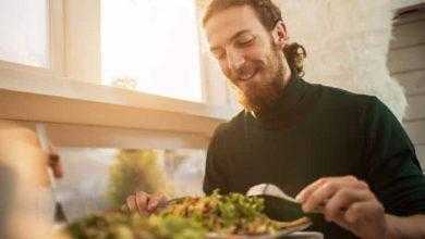 هل تتناول الأغذية النباتية فقط دون المنتجات الحيوانية ؟ إليك هذا المقال