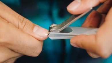 استخدام أدوات تجميل الأظافر