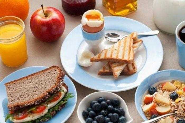 تخطي وجبة الإفطار يؤدي إلى تراجع الأداء الدراسي