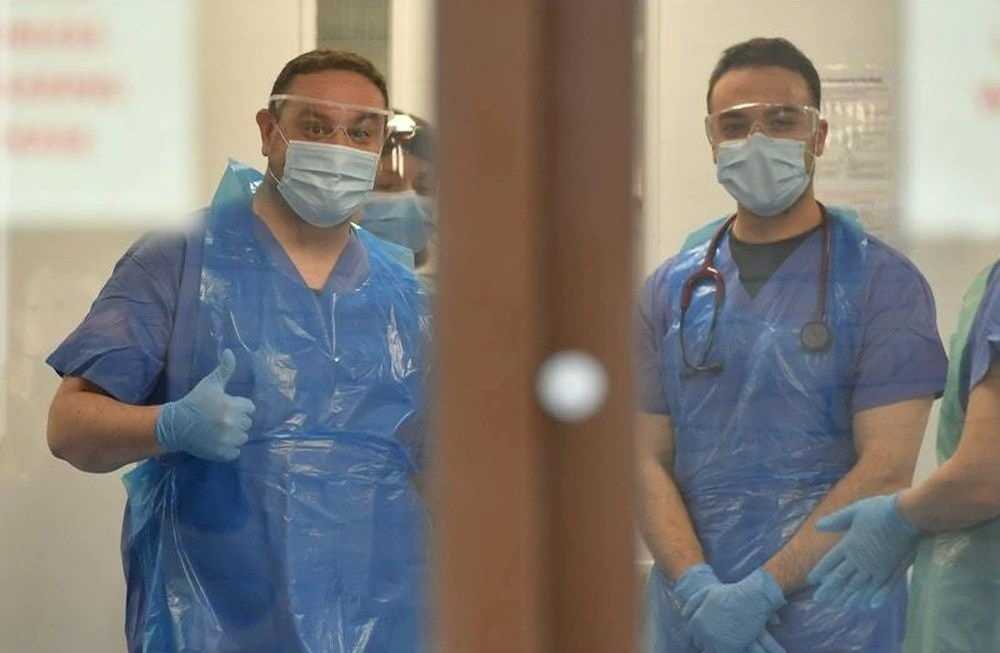 أطباء مستشفيات العزل دليل علاج والتعامل مع اعراض البرد والالتهاب الرئوي في ظل وباء كورونا أطباء مستشفيات العزل دليل علاج والتعامل مع اعراض البرد والالتهاب الرئوي في ظل وباء كورونا