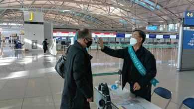 مصابي فيروس كورونا يحملون نفس الكم من الجسيمات الفيروسية