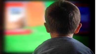 دراسة: ساعتان يوميًا يقضيها الطفل أمام التلفزيون قد تمحي ما تعلمه خلال 4 أشهر