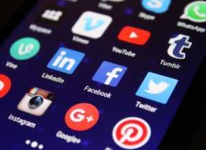 تأثير مواقع التواصل الاجتماعي على الصحة النفسية