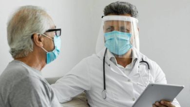 إرشاداتها بشأن ارتداء الكمامات